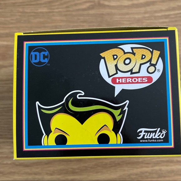 The Joker Glow in the Dark #370 - Picture 5 of 7